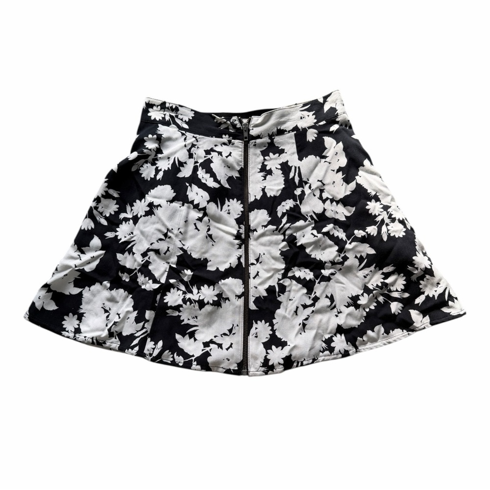Pins & Needles Black and White Floral Skater Mini Skirt Floral Zip Up Juniors M - Picture 3 of 7